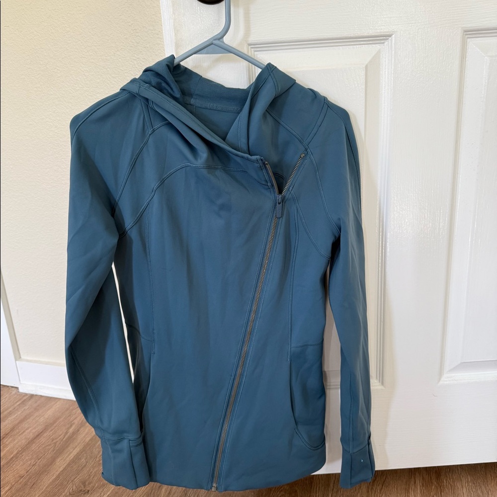 Like new lululemon athletica size 6 full zip